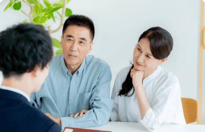 相談する夫婦